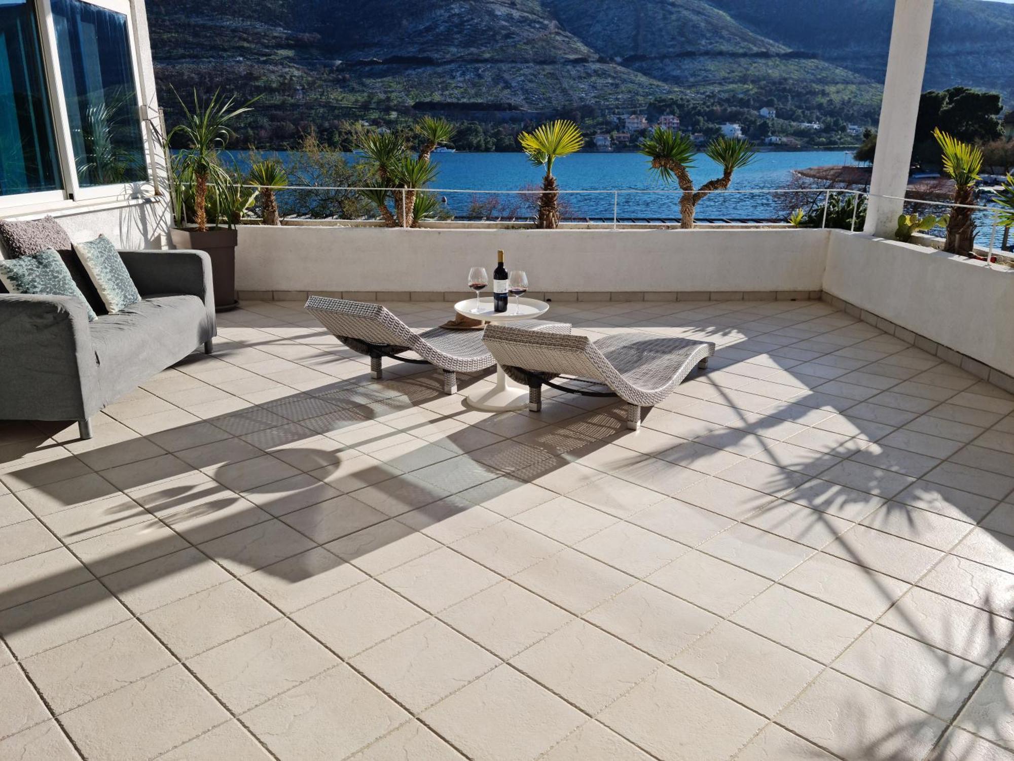 Apartments Holidays Roko Гребащиця Екстер'єр фото