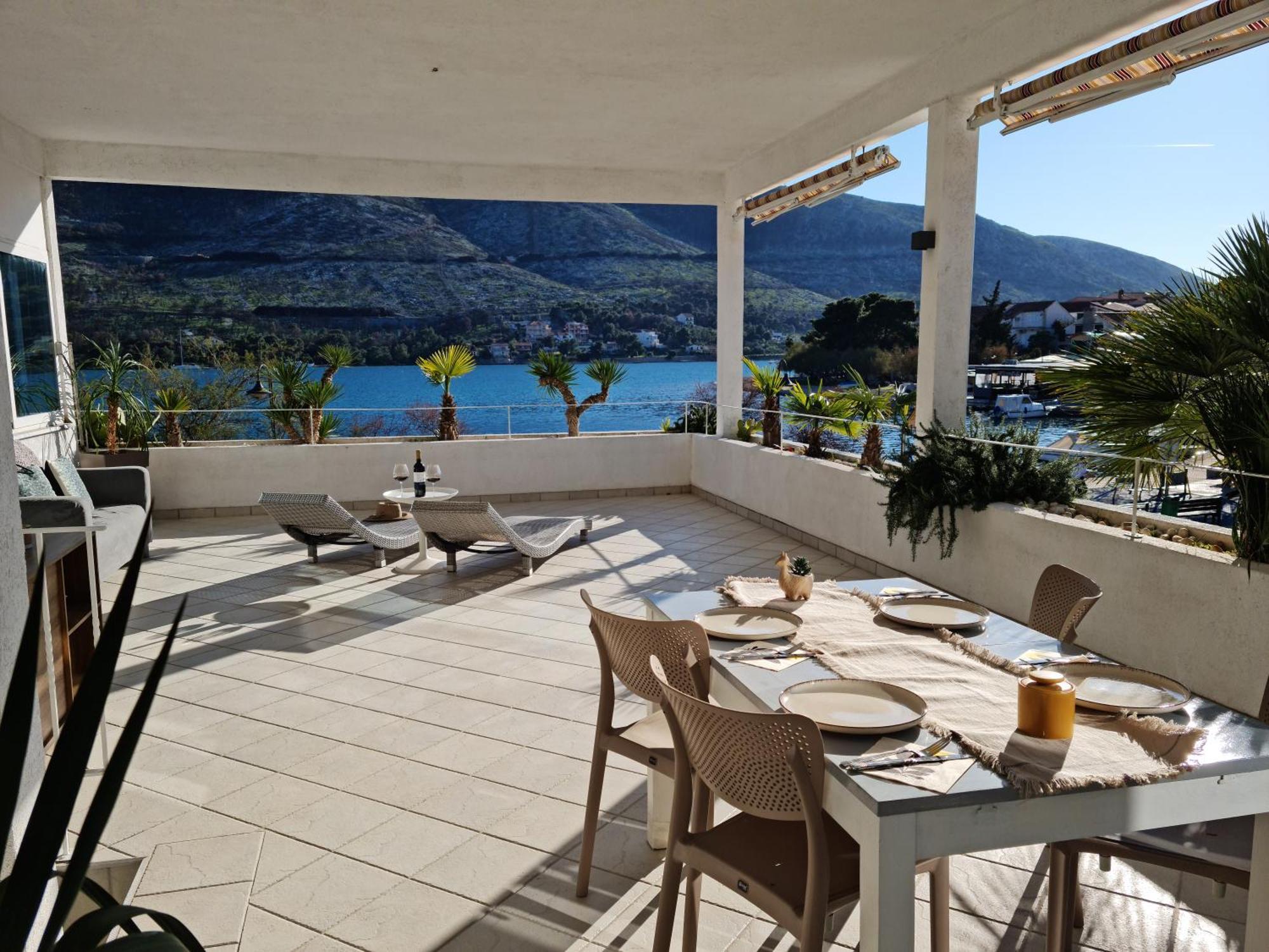 Apartments Holidays Roko Гребащиця Екстер'єр фото