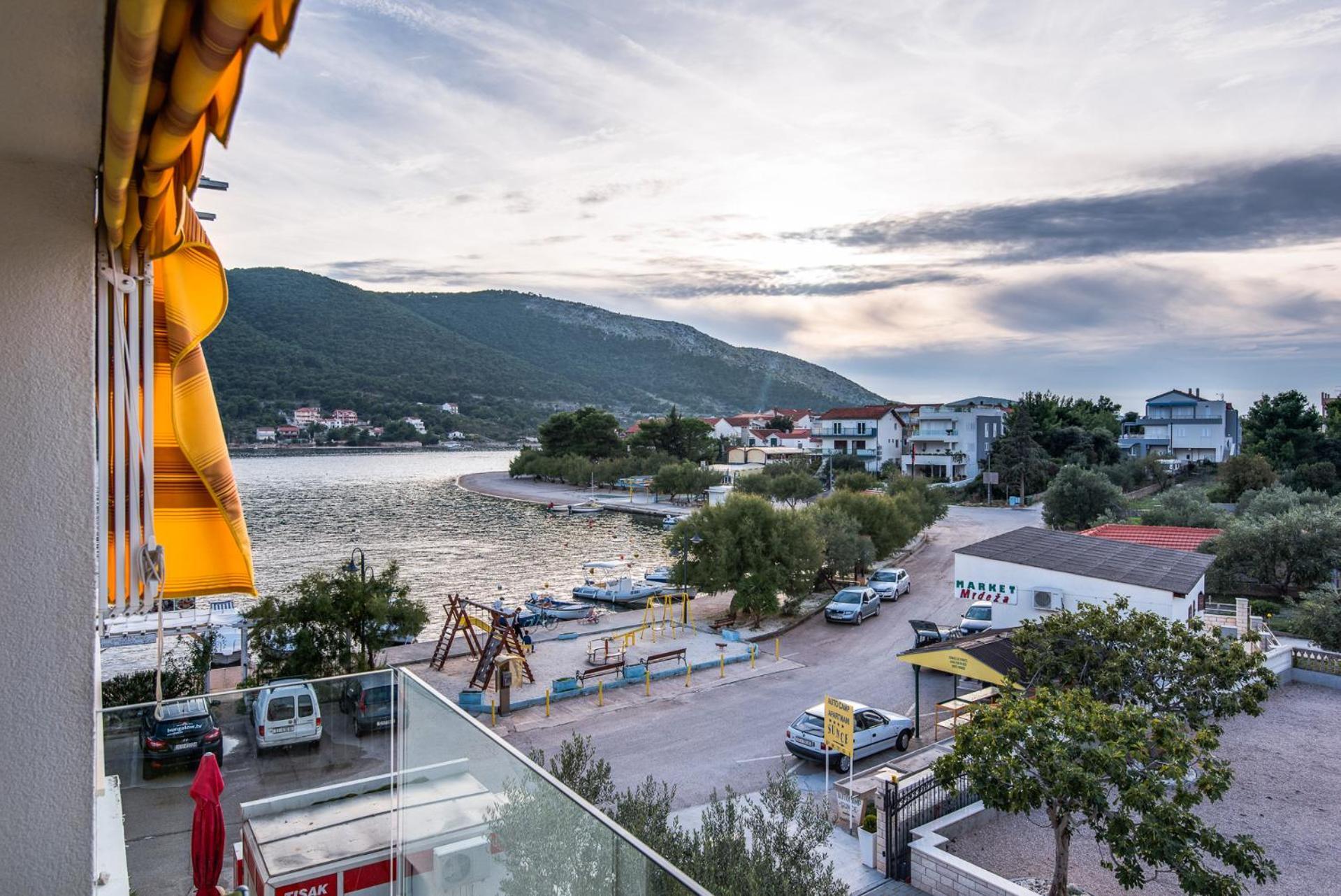 Apartments Holidays Roko Гребащиця Екстер'єр фото