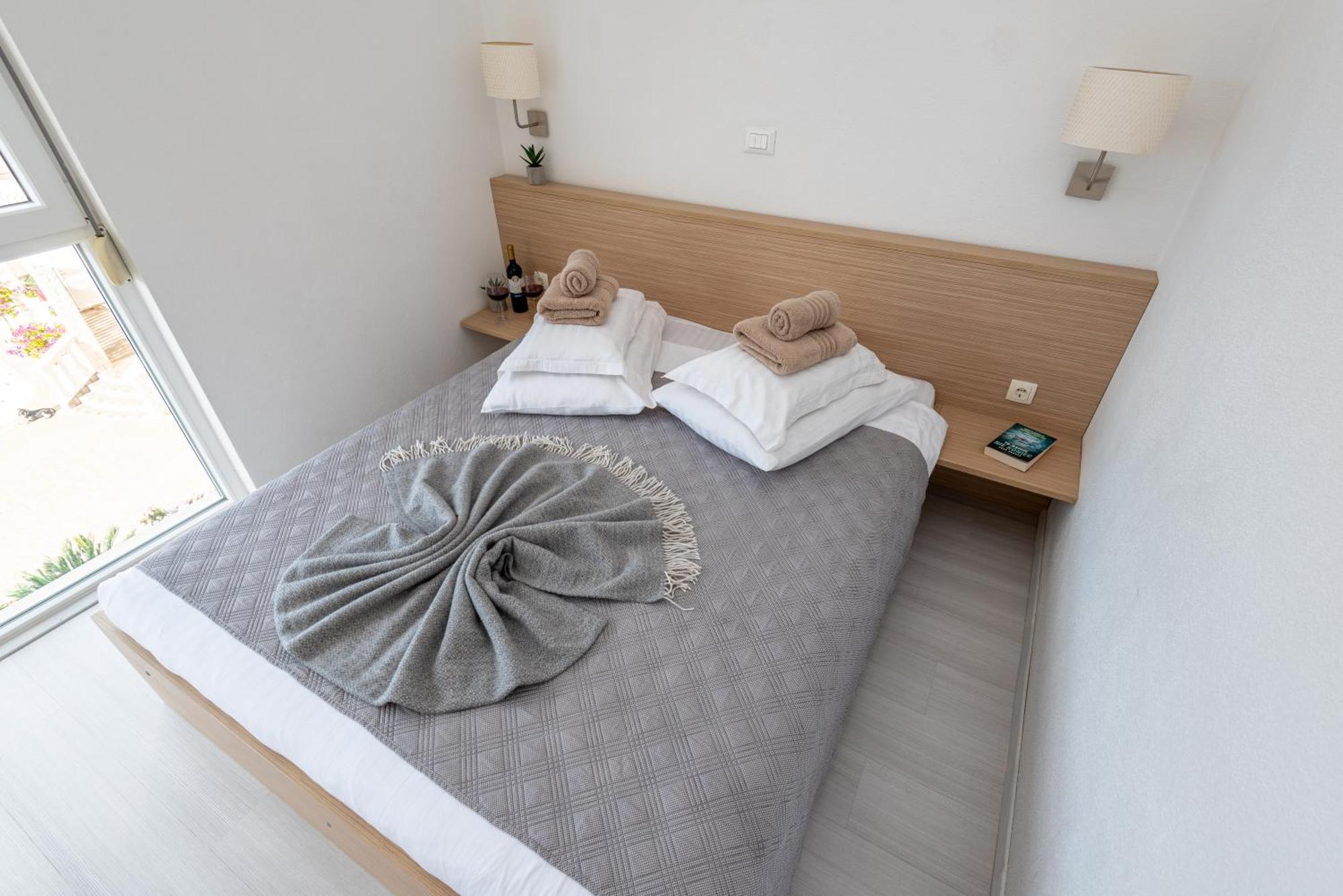 Apartments Holidays Roko Гребащиця Екстер'єр фото