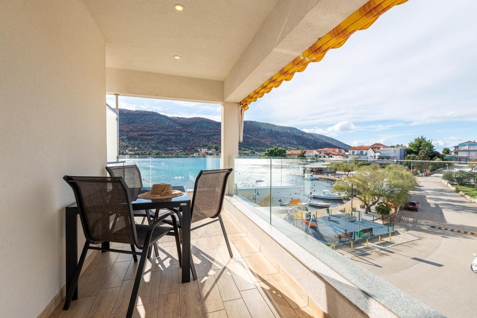 Apartments Holidays Roko Гребащиця Екстер'єр фото