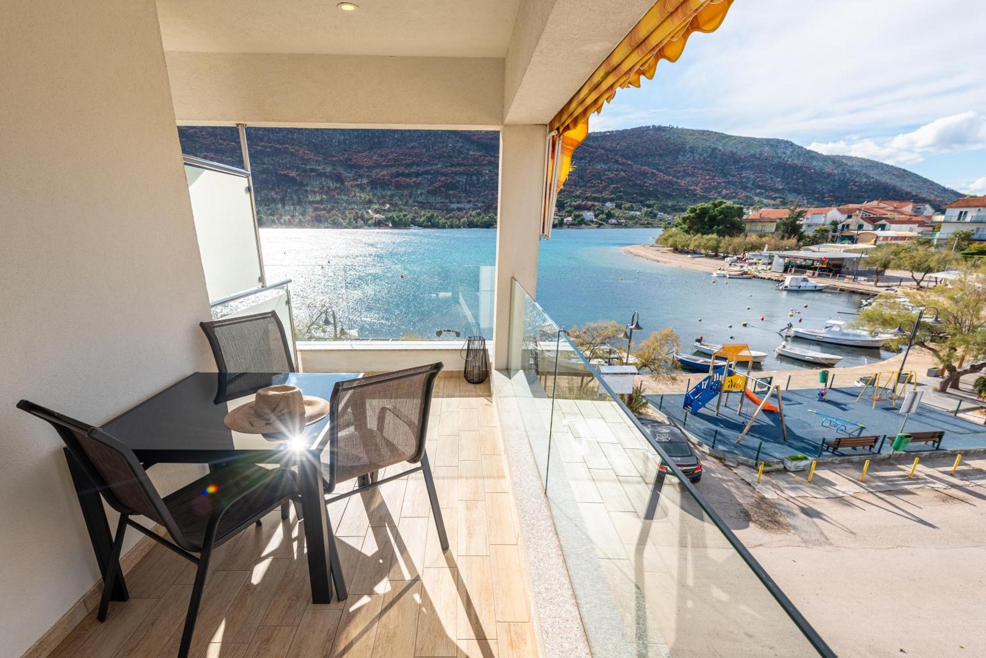 Apartments Holidays Roko Гребащиця Екстер'єр фото