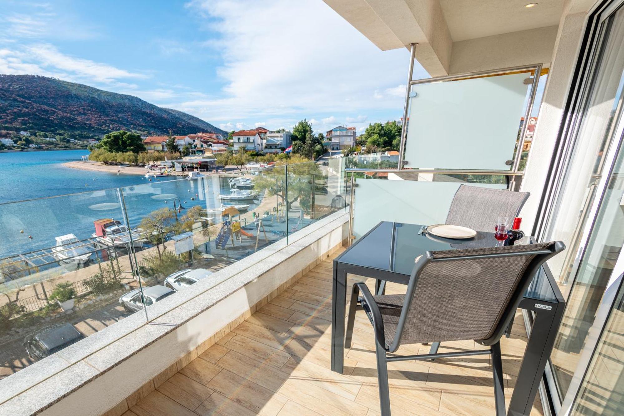 Apartments Holidays Roko Гребащиця Екстер'єр фото