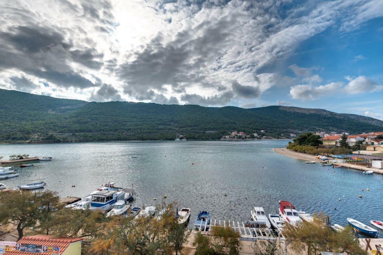 Apartments Holidays Roko Гребащиця Екстер'єр фото