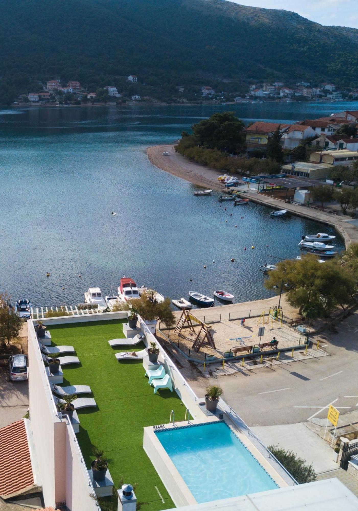 Apartments Holidays Roko Гребащиця Екстер'єр фото